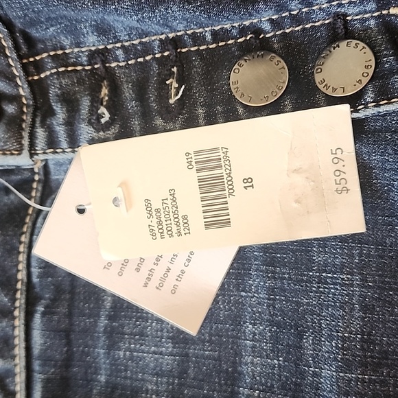 Lane Bryant Mid-Rise Essential Stretch Bermuda - Picture 5 of 5